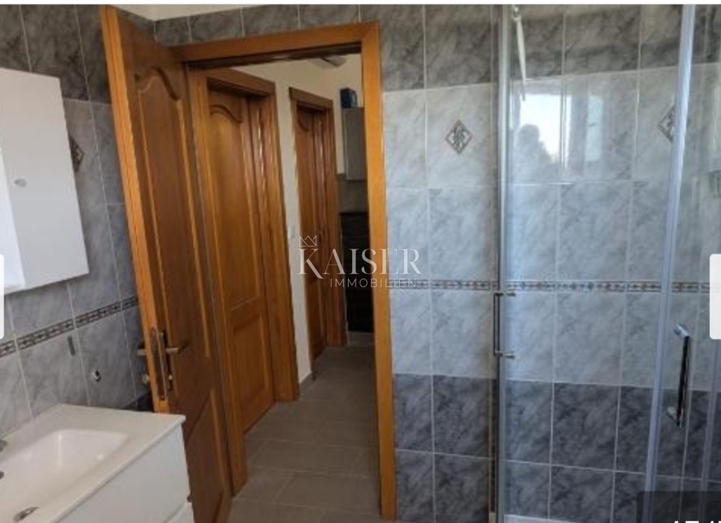 Istra, Pula - Hiša s 5 apartmaji in dvema bazenoma