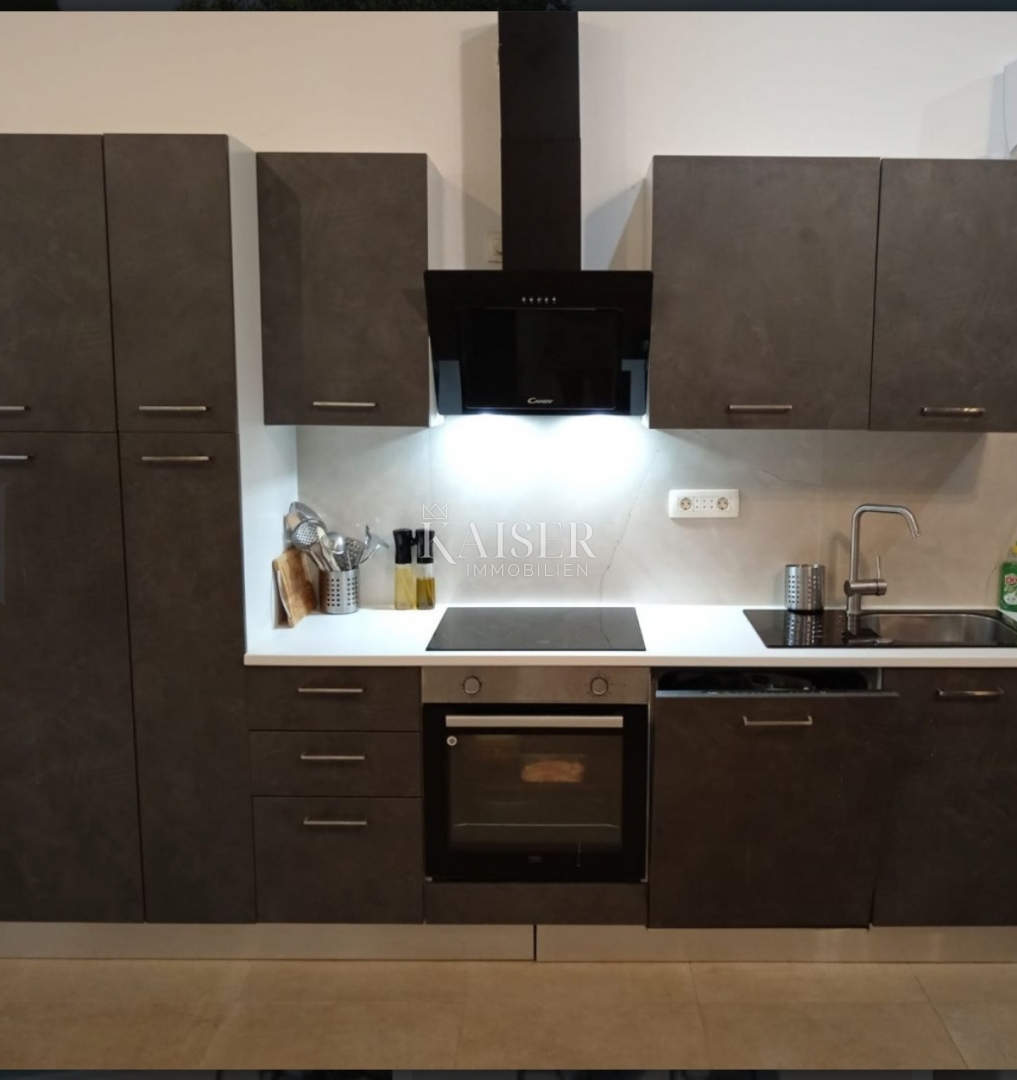 Istra, Pula - Hiša s 5 apartmaji in dvema bazenoma