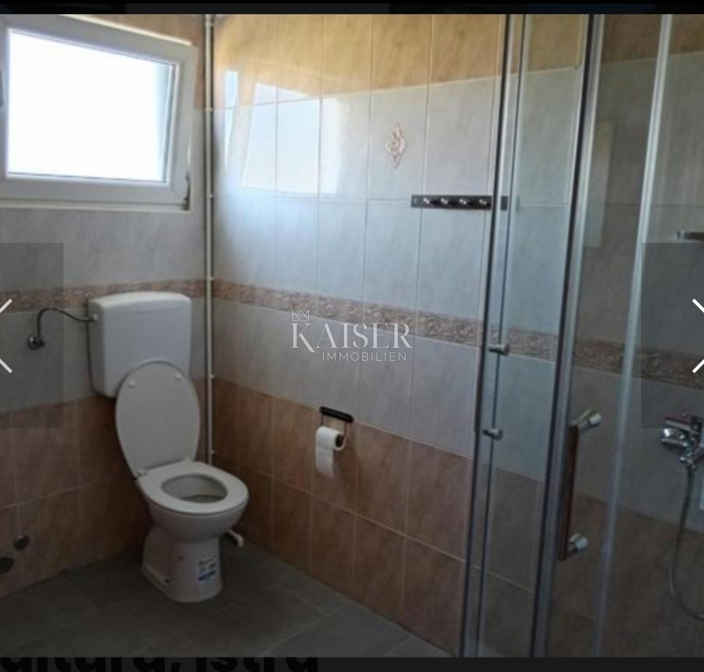 Istra, Pula - Hiša s 5 apartmaji in dvema bazenoma