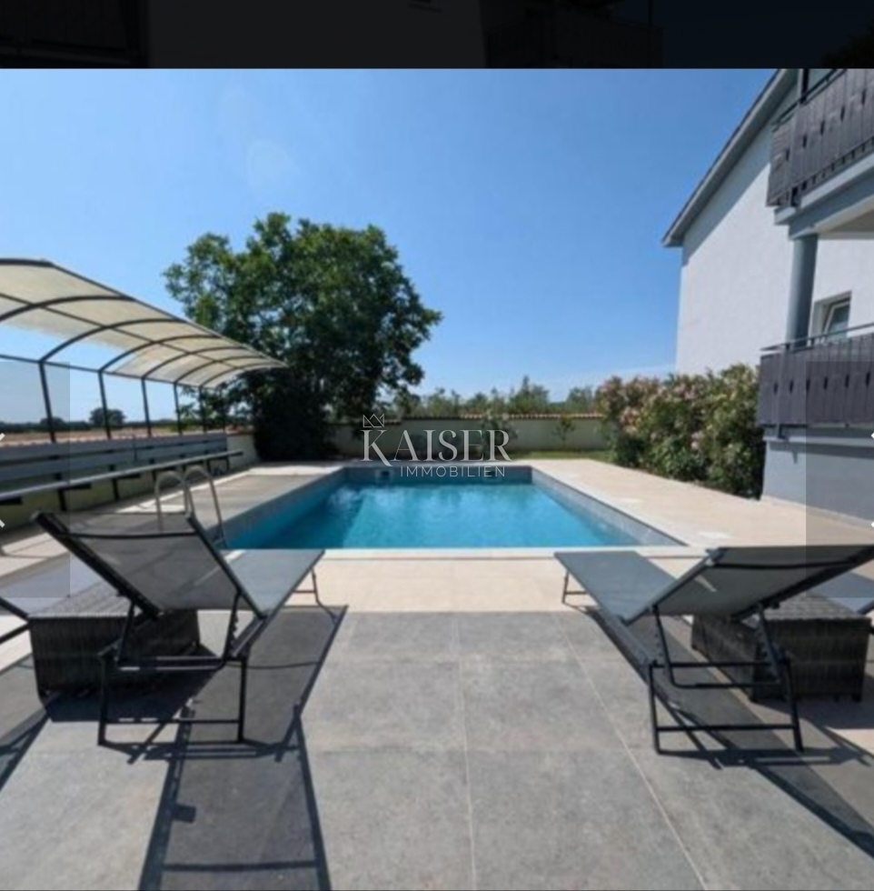 Istra, Pula - Hiša s 5 apartmaji in dvema bazenoma