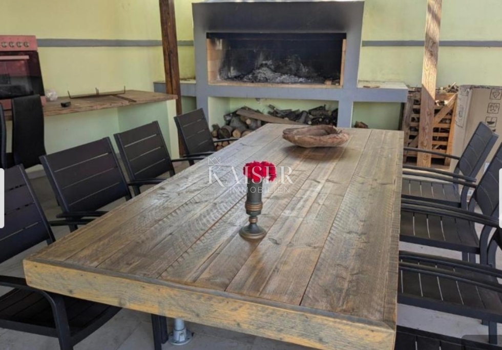 Istra, Pula - Hiša s 5 apartmaji in dvema bazenoma