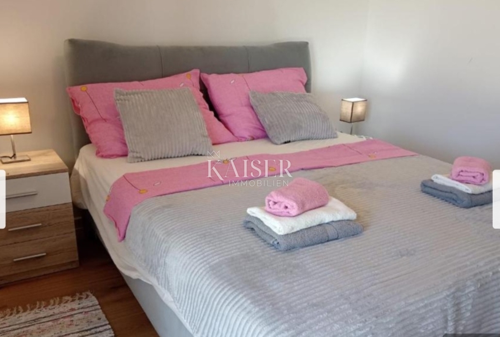 Istra, Pula - Hiša s 5 apartmaji in dvema bazenoma