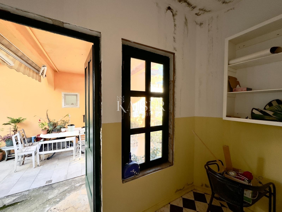 Opatija – Dva studia v zgodovinski vili 2. vrsta do morja, terasa, vrt, 2 parkirni mesti