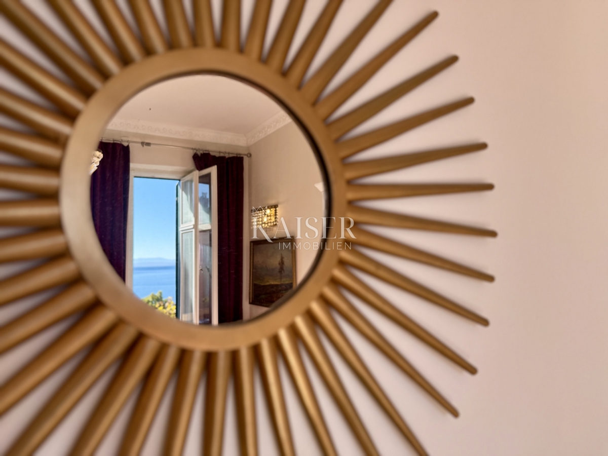 Opatija – Garsonjera v zgodovinski vili v 2. vrsti do morja s parkiriščem, teraso in čudovitim razgledom