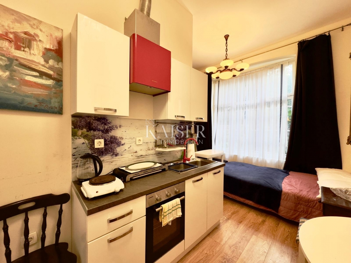 Opatija – Dva studia v zgodovinski vili 2. vrsta do morja, terasa, vrt, 2 parkirni mesti