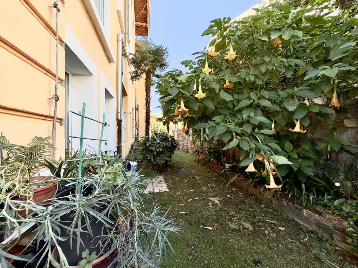 Opatija – Dva studia v zgodovinski vili 2. vrsta do morja, terasa, vrt, 2 parkirni mesti