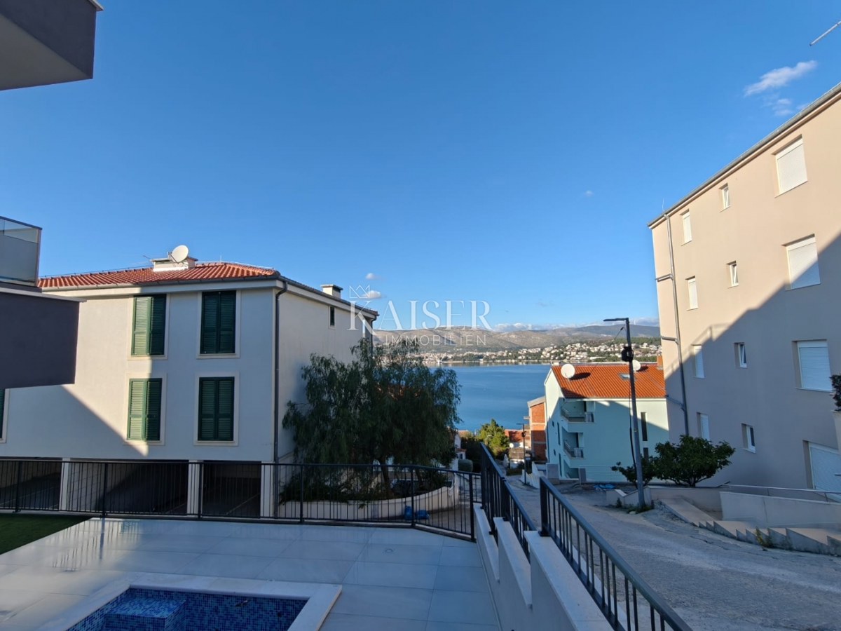 Stanovanje Okrug Gornji, Okrug, 80,08m2