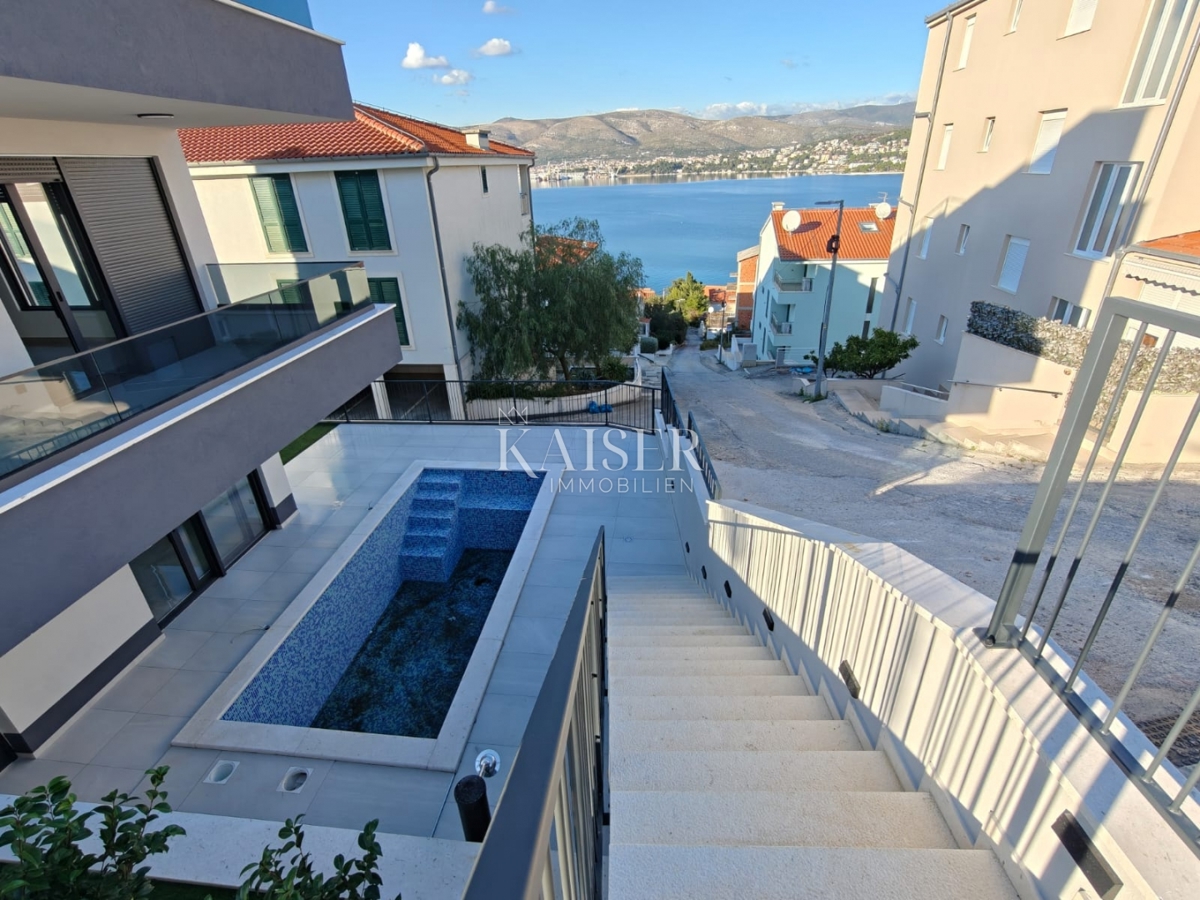 Stanovanje Okrug Gornji, Okrug, 80,08m2