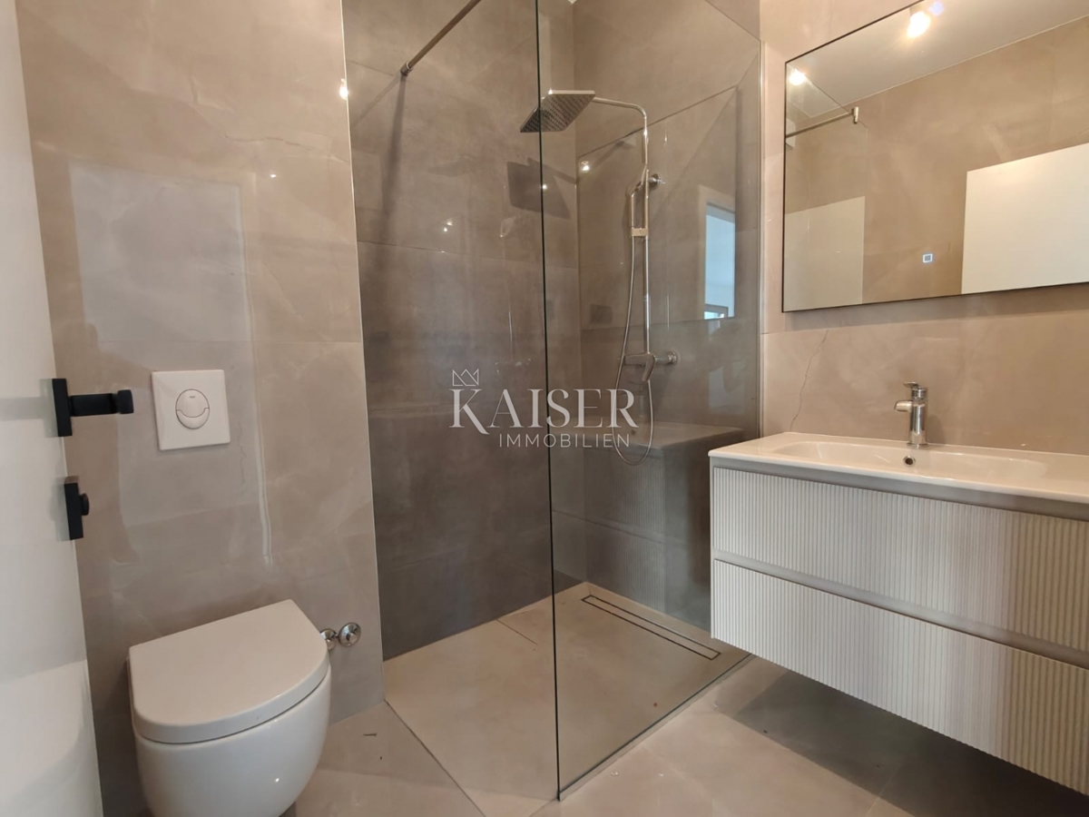 Stanovanje Okrug Gornji, Okrug, 80,08m2