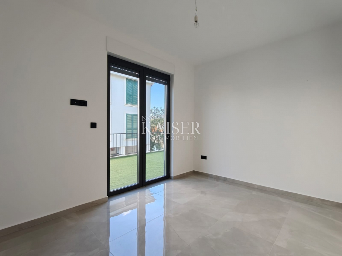 Stanovanje Okrug Gornji, Okrug, 80,08m2