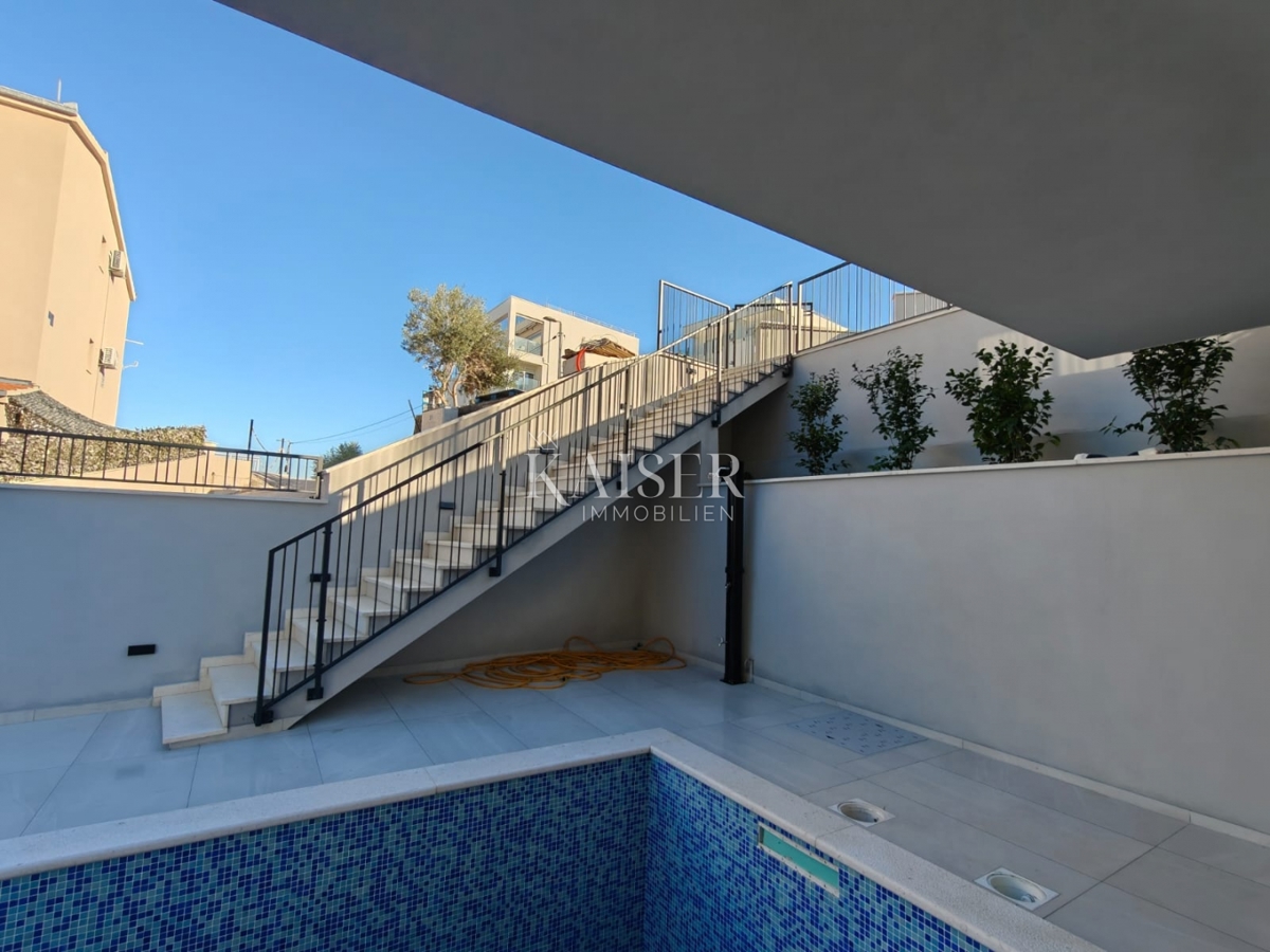 Stanovanje Okrug Gornji, Okrug, 80,08m2