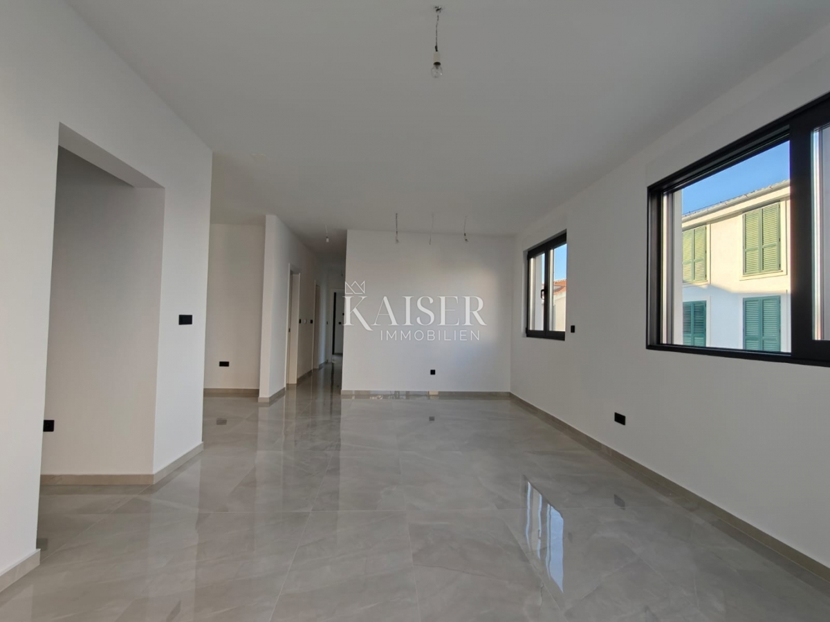 Stanovanje Okrug Gornji, Okrug, 80,08m2