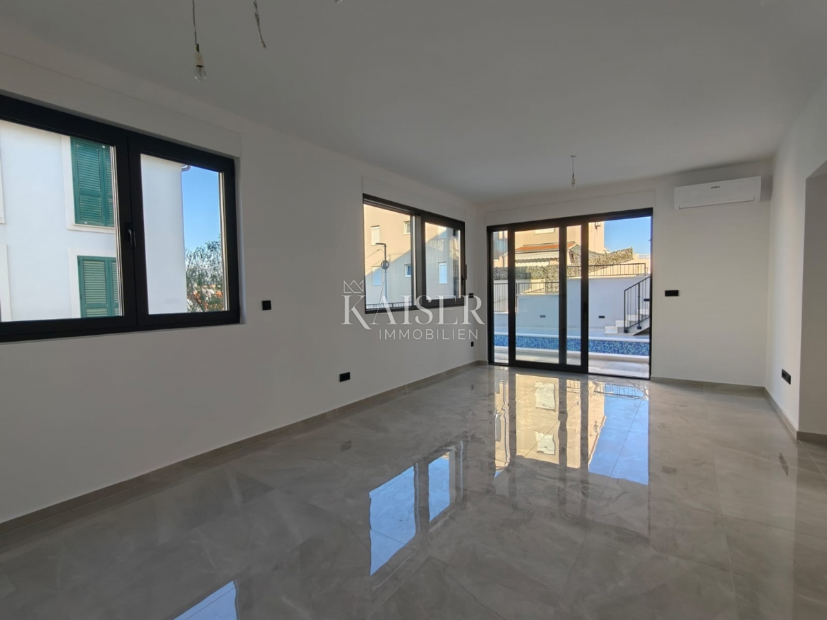 Stanovanje Okrug Gornji, Okrug, 80,08m2