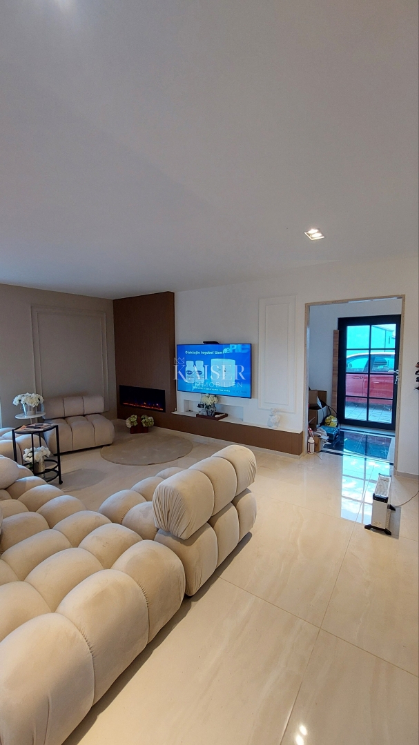 Istra, Buje - luksuzna vila z vinsko kletjo, prostorom za zabavo, kinom ... pogled na morje in oljčni nasad