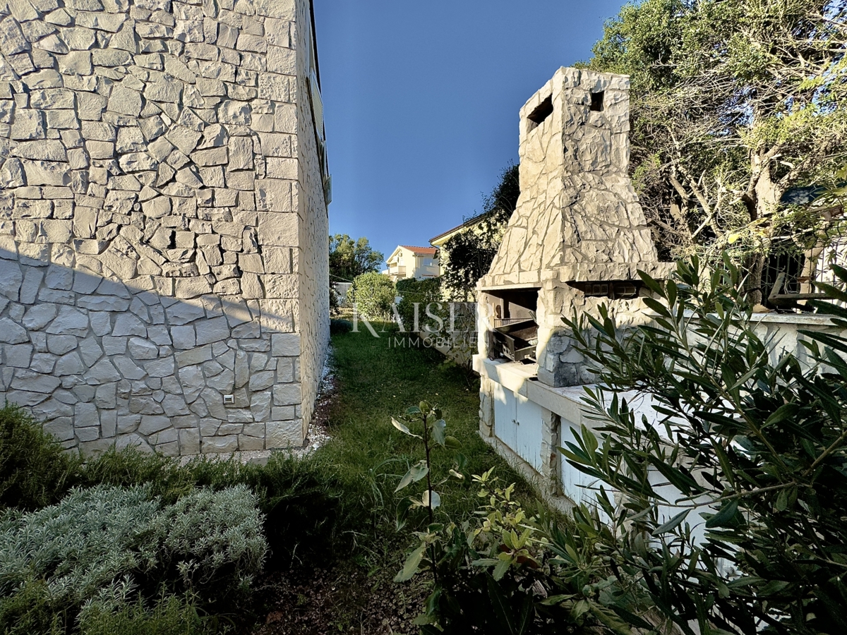 Pag, Potočnica - Družinska vila z bazenom in čudovitim razgledom 100 m od plaže