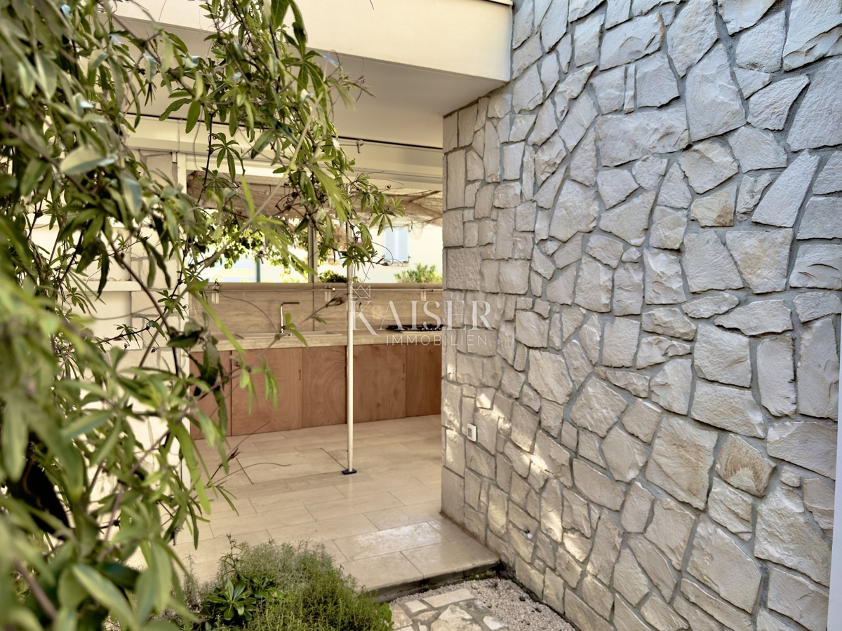 Pag, Potočnica - Družinska vila z bazenom in čudovitim razgledom 100 m od plaže