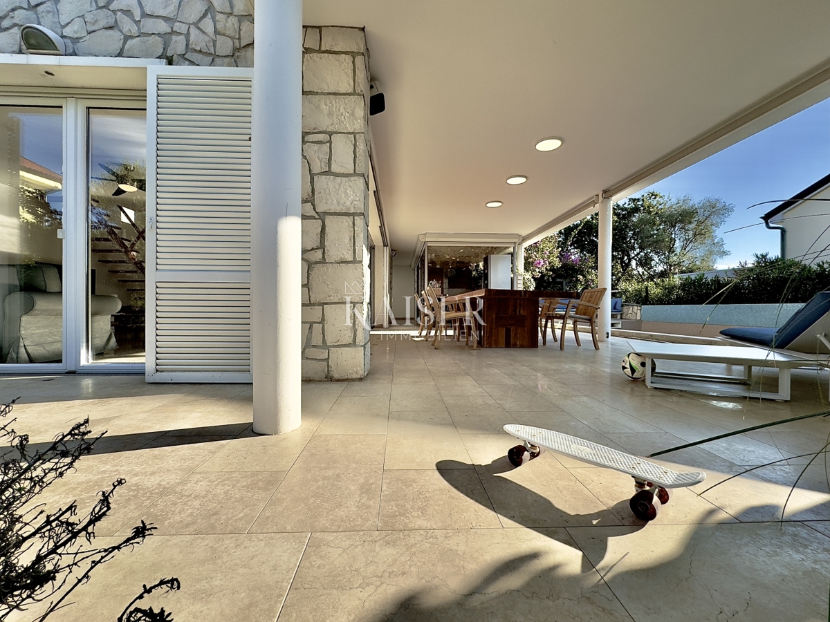 Pag, Potočnica - Družinska vila z bazenom in čudovitim razgledom 100 m od plaže