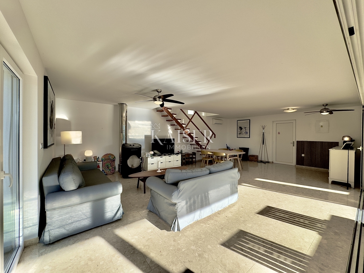 Pag, Potočnica - Družinska vila z bazenom in čudovitim razgledom 100 m od plaže