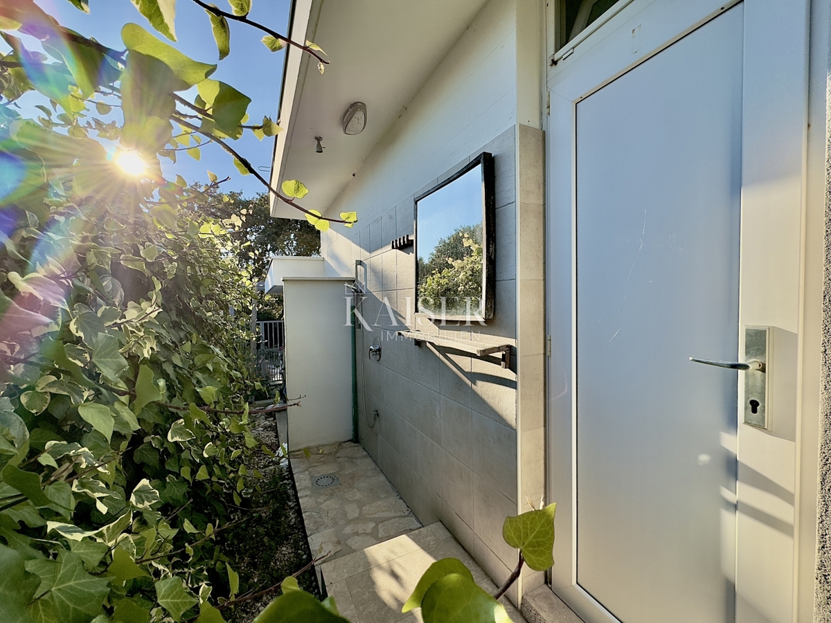 Pag, Potočnica - Družinska vila z bazenom in čudovitim razgledom 100 m od plaže