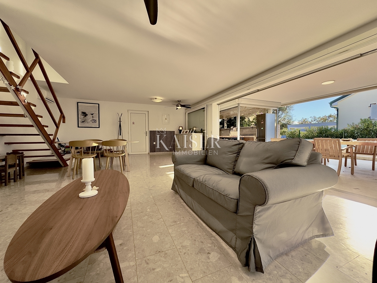 Pag, Potočnica - Družinska vila z bazenom in čudovitim razgledom 100 m od plaže