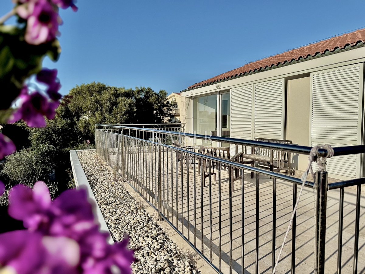 Pag, Potočnica - Družinska vila z bazenom in čudovitim razgledom 100 m od plaže