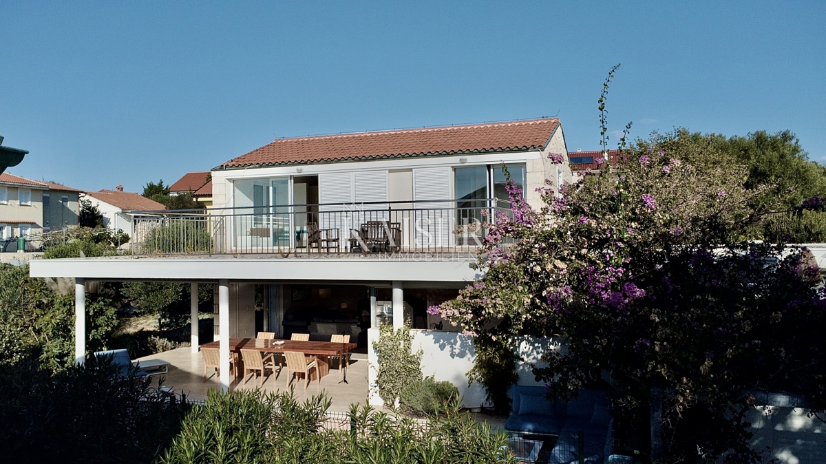 Pag, Potočnica - Družinska vila z bazenom in čudovitim razgledom 100 m od plaže