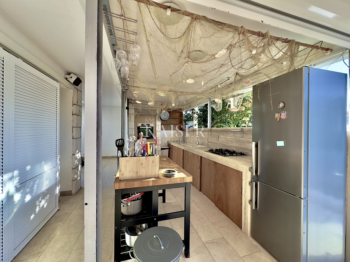 Pag, Potočnica - Družinska vila z bazenom in čudovitim razgledom 100 m od plaže