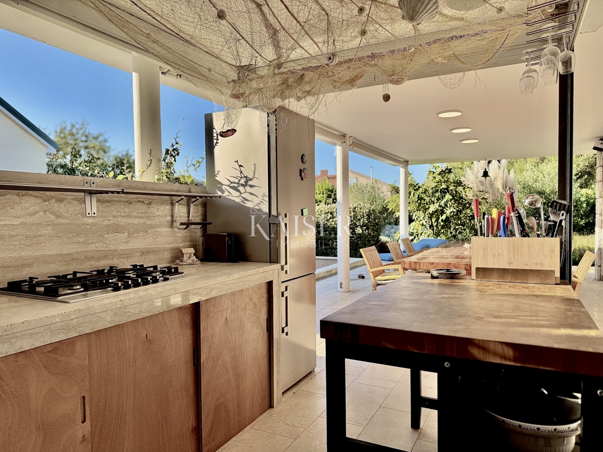 Pag, Potočnica - Družinska vila z bazenom in čudovitim razgledom 100 m od plaže