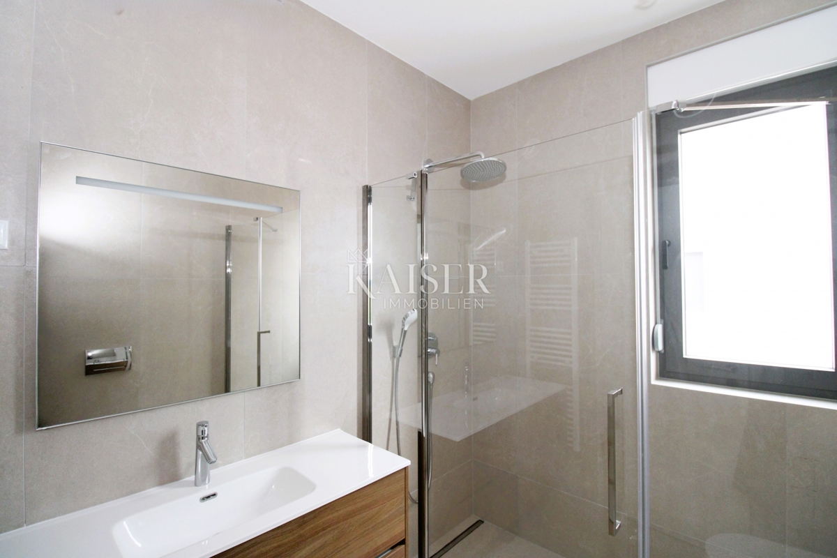 Istra, Rovinj - moderno dupleks stanovanje 100m2 z vrtom in parkiriščem