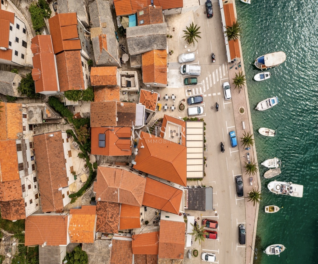 Rogoznica - Hiša prva vrsta do morja