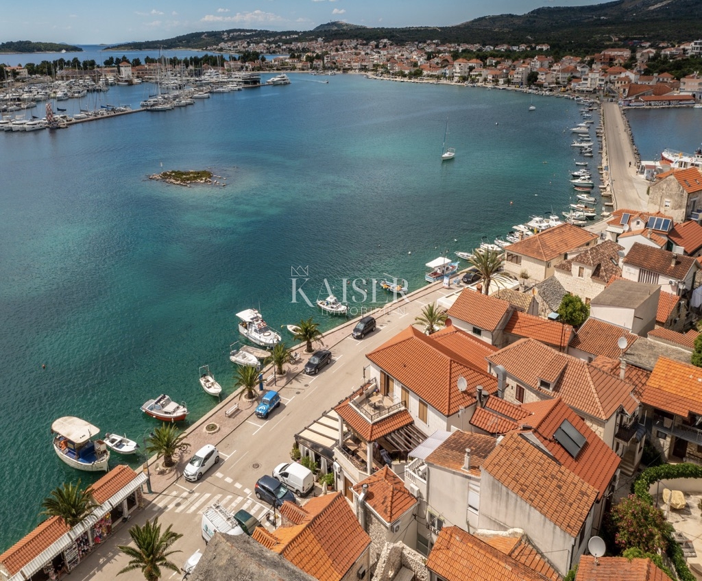 Rogoznica - Hiša prva vrsta do morja