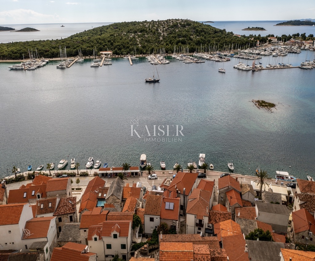 Rogoznica - Hiša prva vrsta do morja