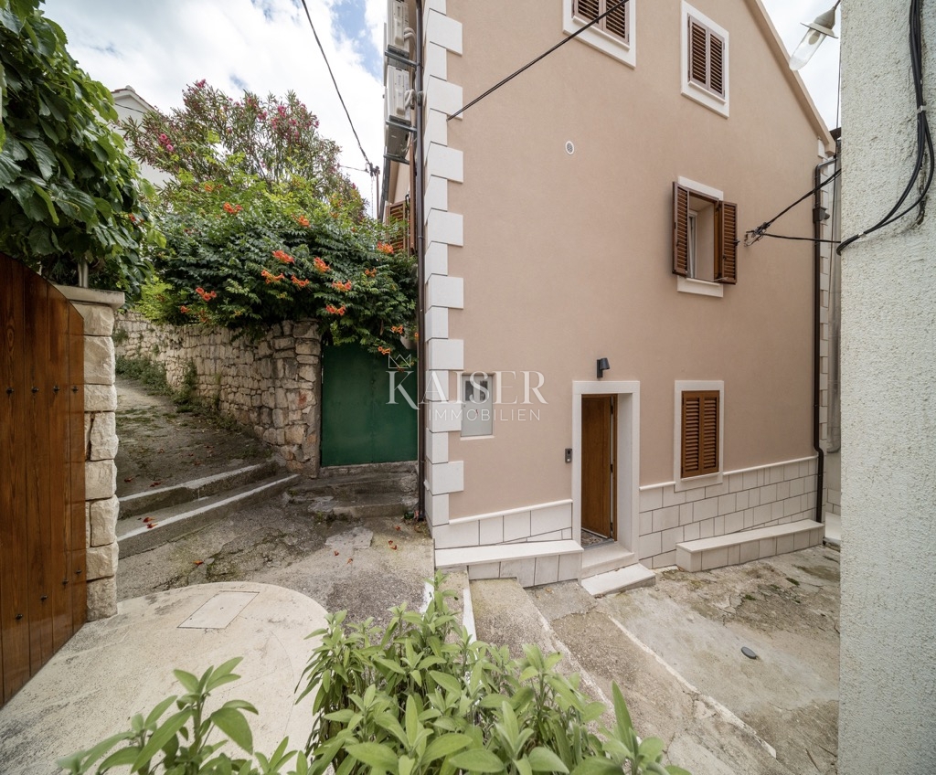 Rogoznica - Hiša prva vrsta do morja