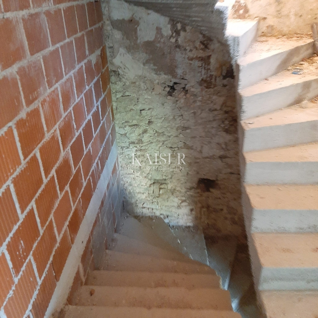 Istra, Barban - prodamo 5 starinskih hiš