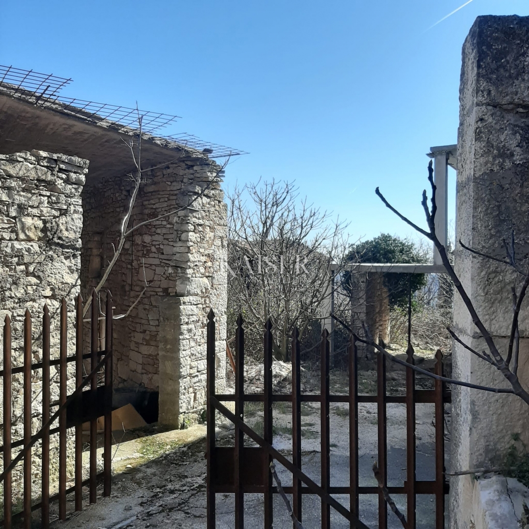 Istra, Barban - prodamo 5 starinskih hiš