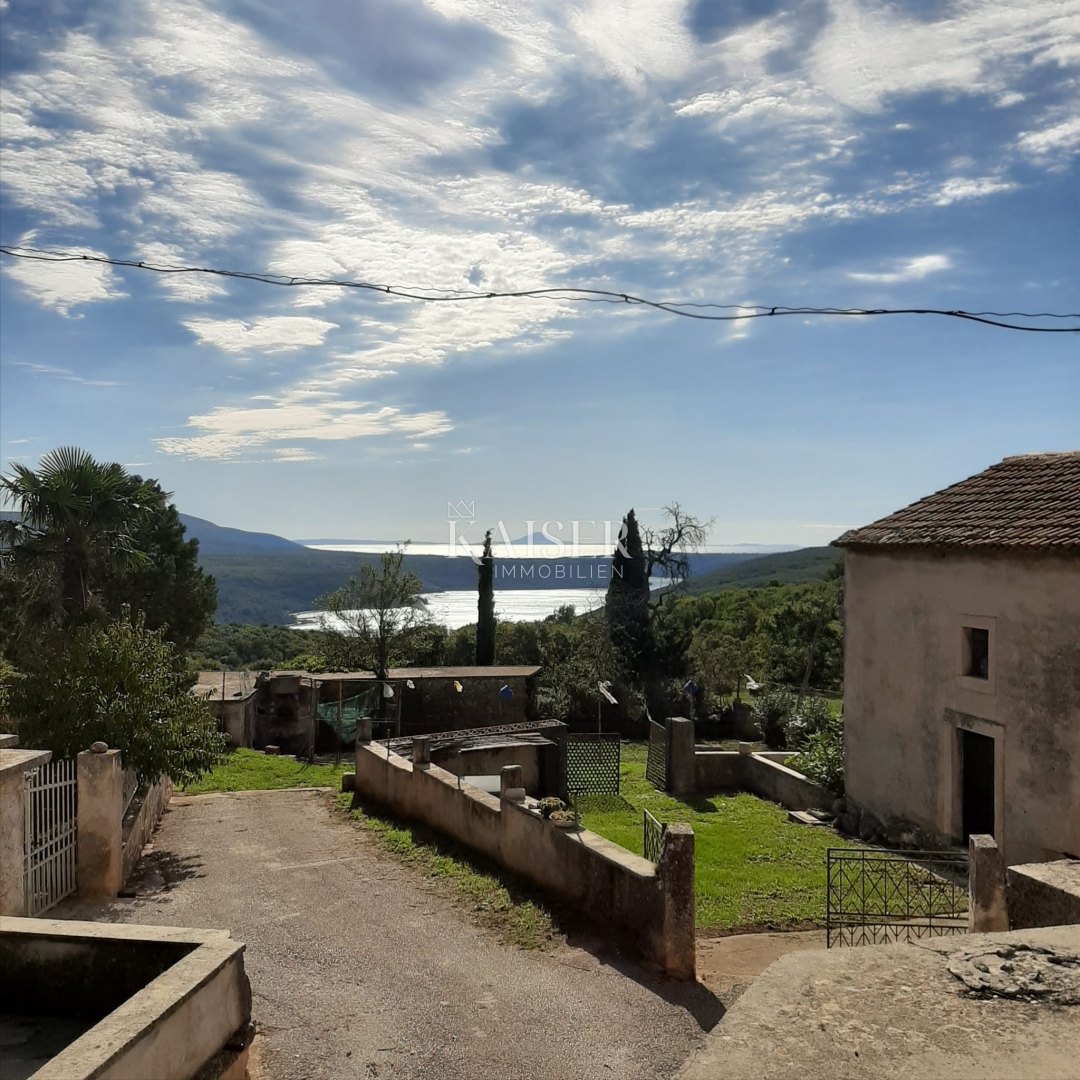 Istra, Barban - prodamo 5 starinskih hiš