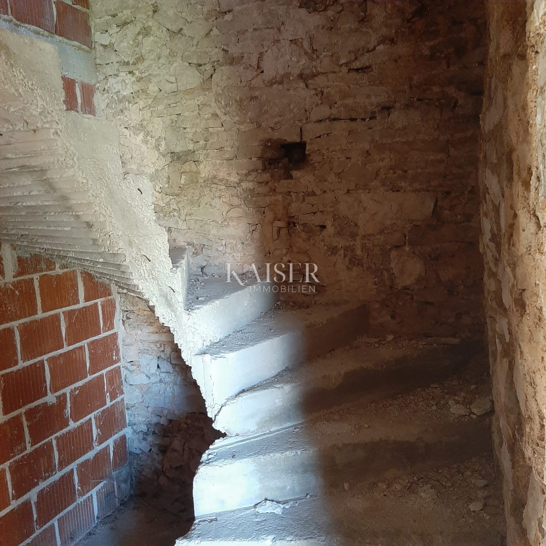 Istra, Barban - prodamo 5 starinskih hiš