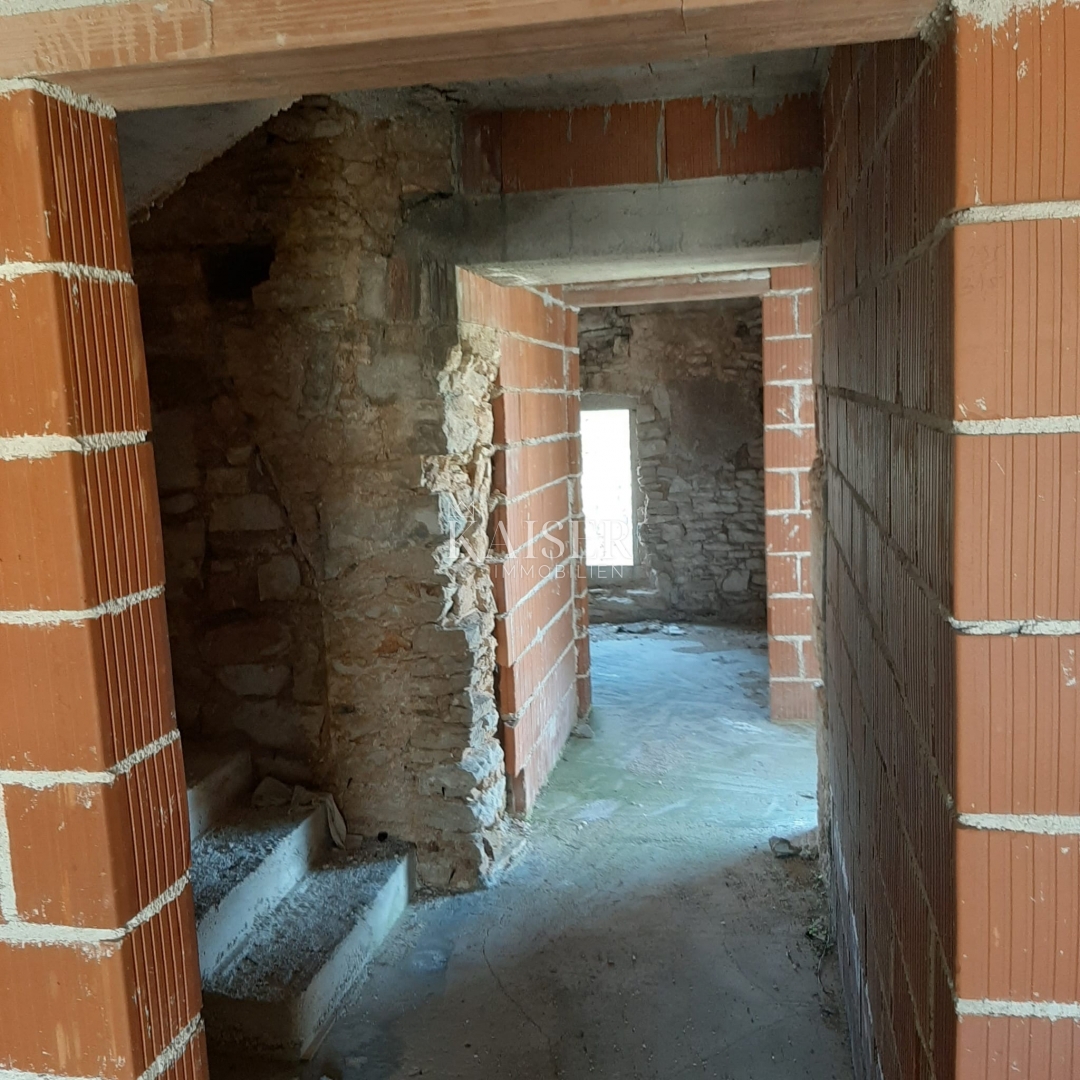 Istra, Barban - prodamo 5 starinskih hiš