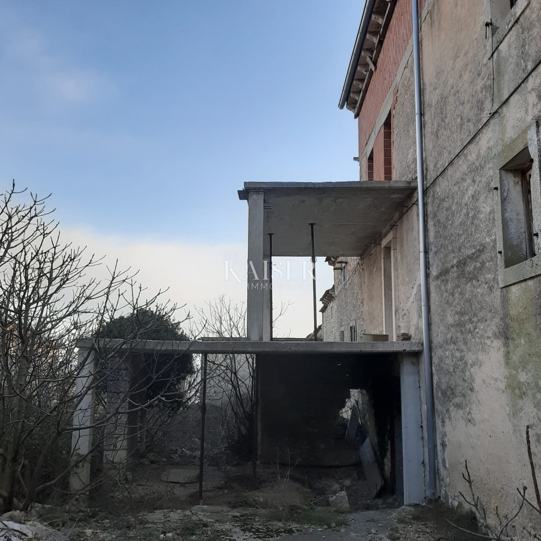 Istra, Barban - prodamo 5 starinskih hiš