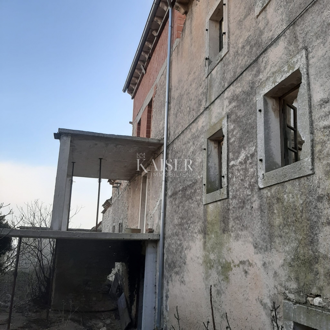 Istra, Barban - prodamo 5 starinskih hiš