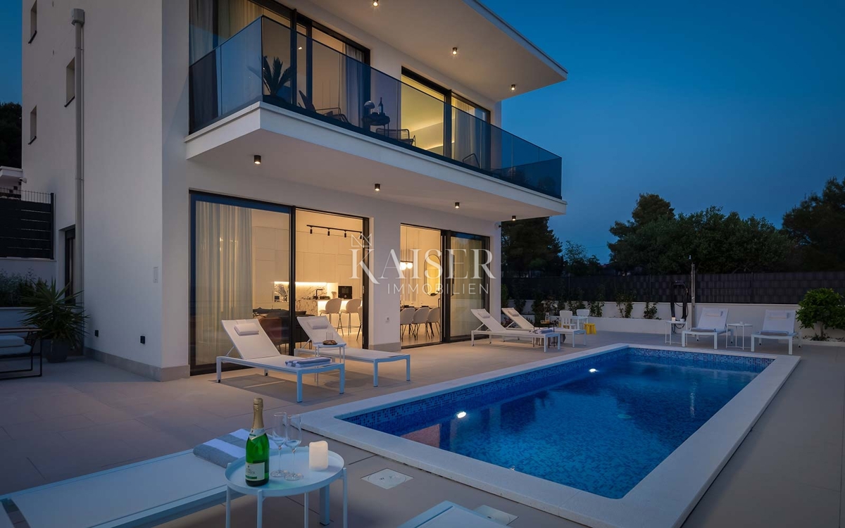 Okrug Gornji - vila z ekskluzivnim pogledom na morje