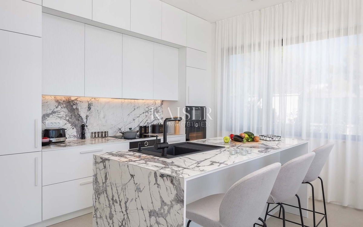 Okrug Gornji - vila z ekskluzivnim pogledom na morje