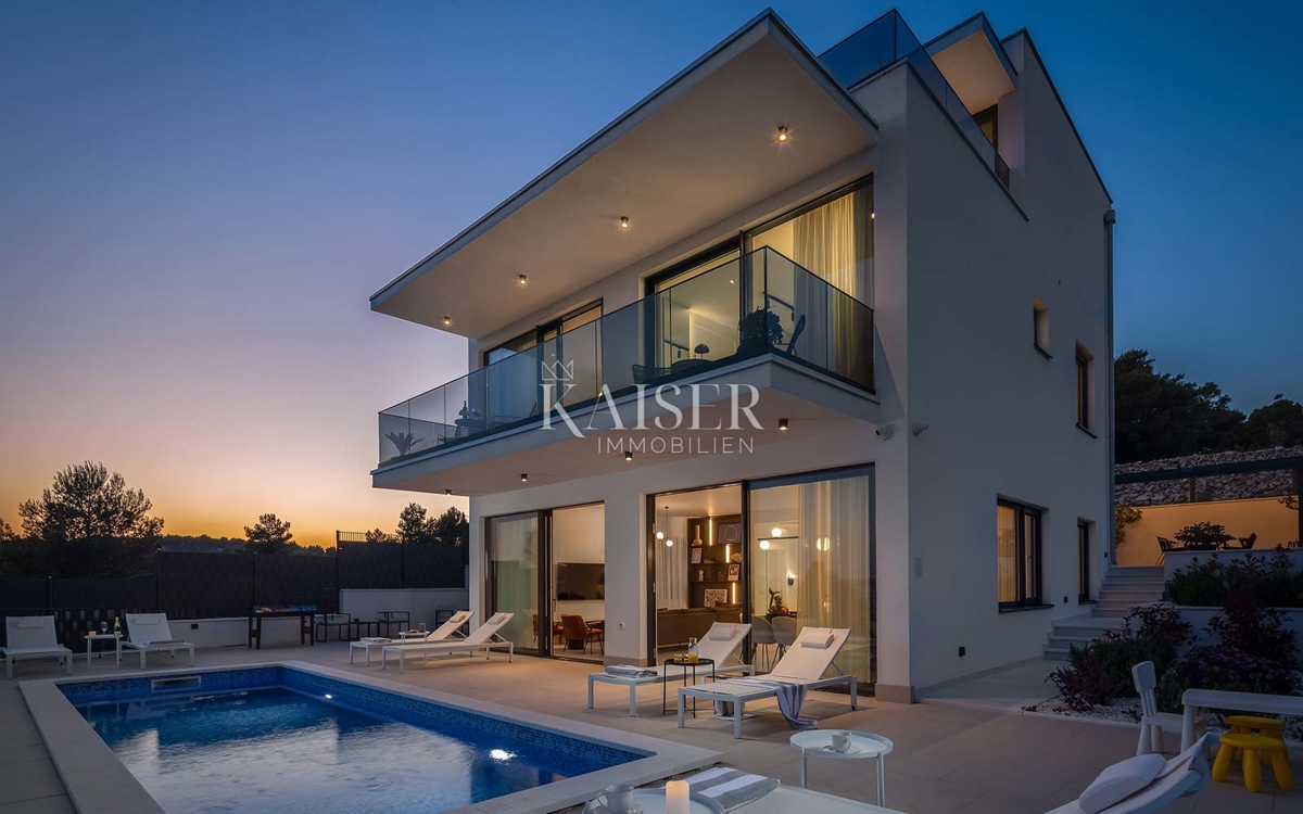 Okrug Gornji - vila z ekskluzivnim pogledom na morje