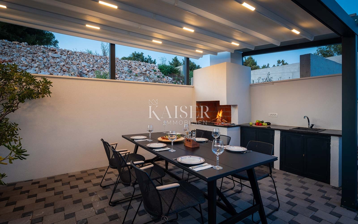 Okrug Gornji - vila z ekskluzivnim pogledom na morje