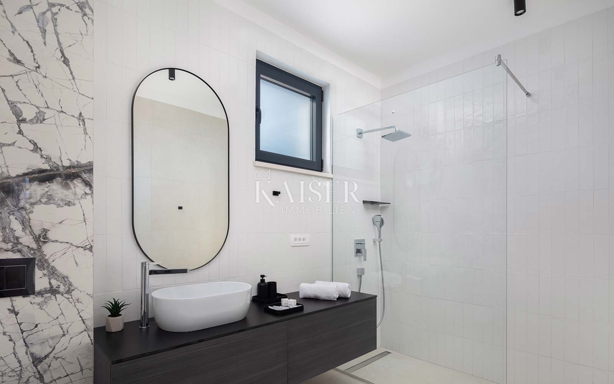 Okrug Gornji - vila z ekskluzivnim pogledom na morje