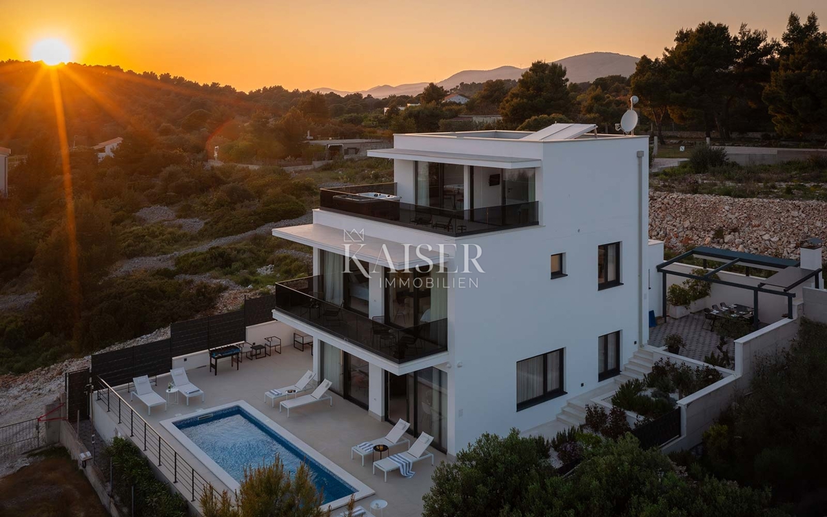 Okrug Gornji - vila z ekskluzivnim pogledom na morje