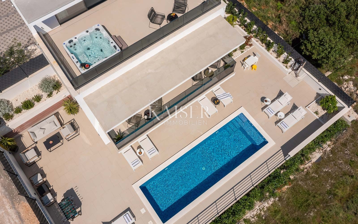 Okrug Gornji - vila z ekskluzivnim pogledom na morje