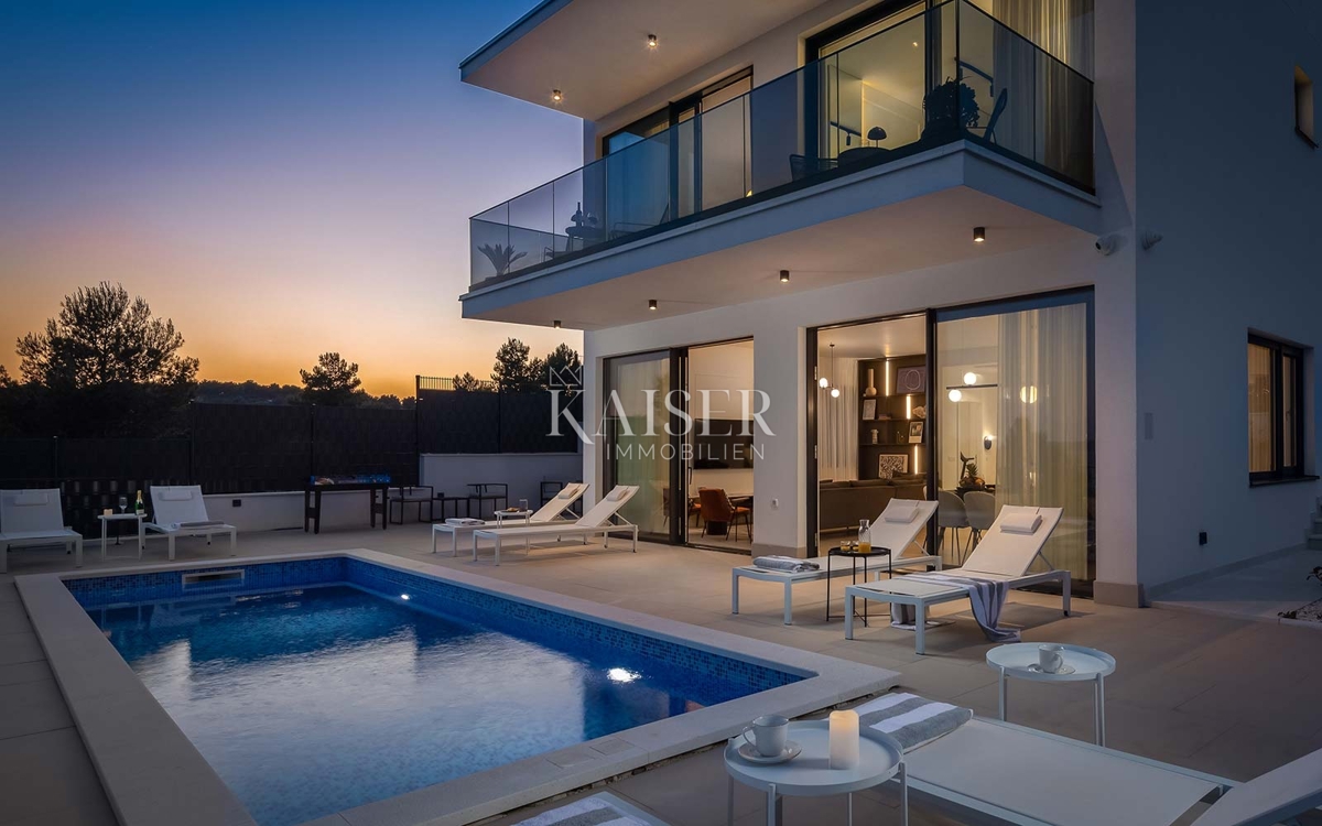 Okrug Gornji - vila z ekskluzivnim pogledom na morje