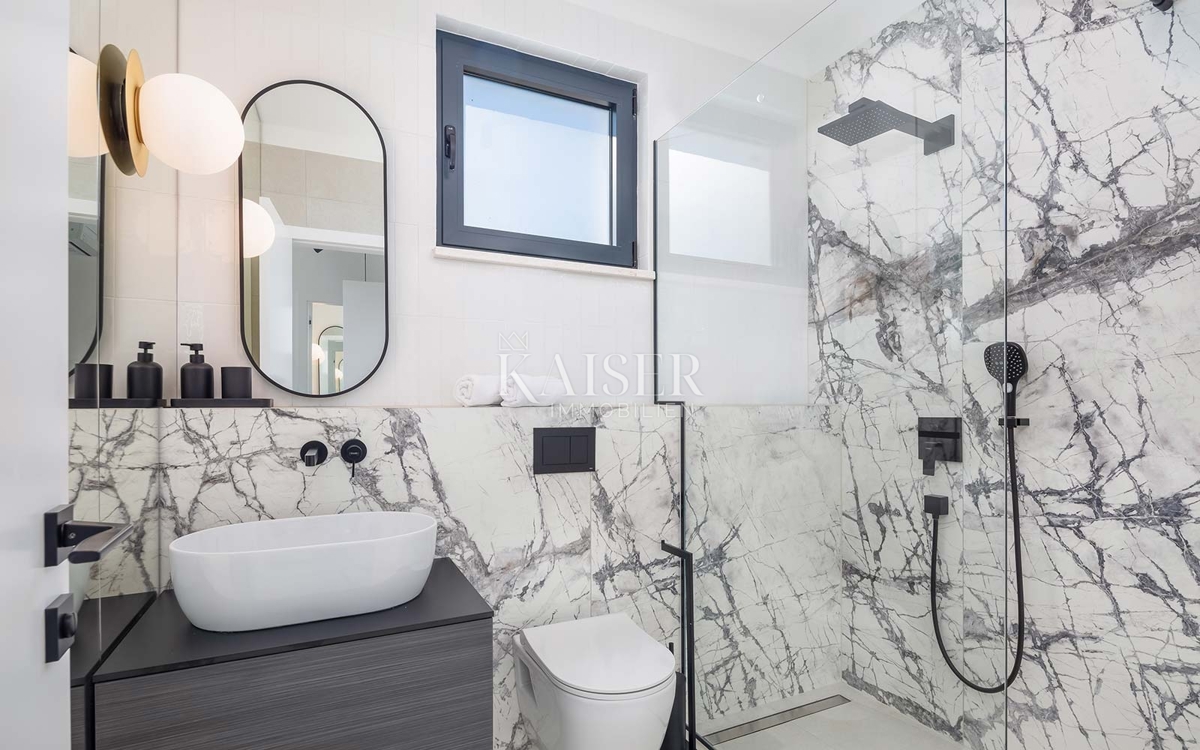 Okrug Gornji - vila z ekskluzivnim pogledom na morje