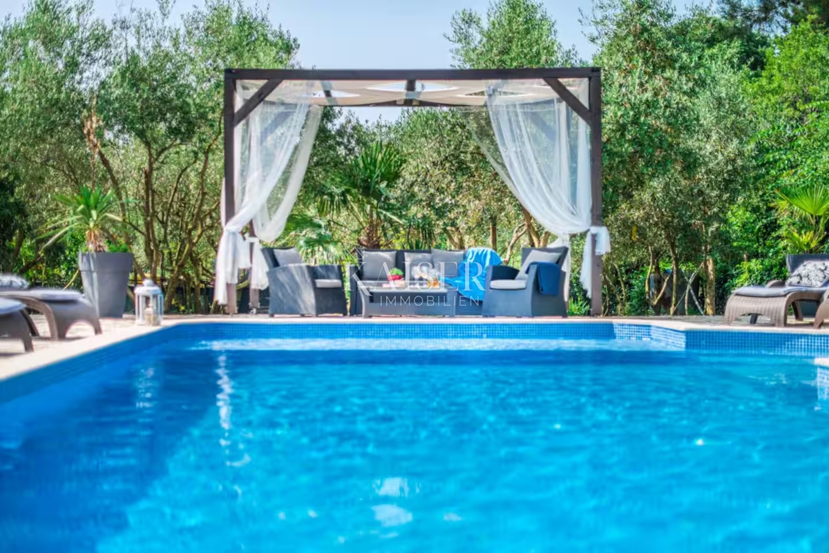 Istra, Marčana - rustikalna hiša 180m2 z bazenom